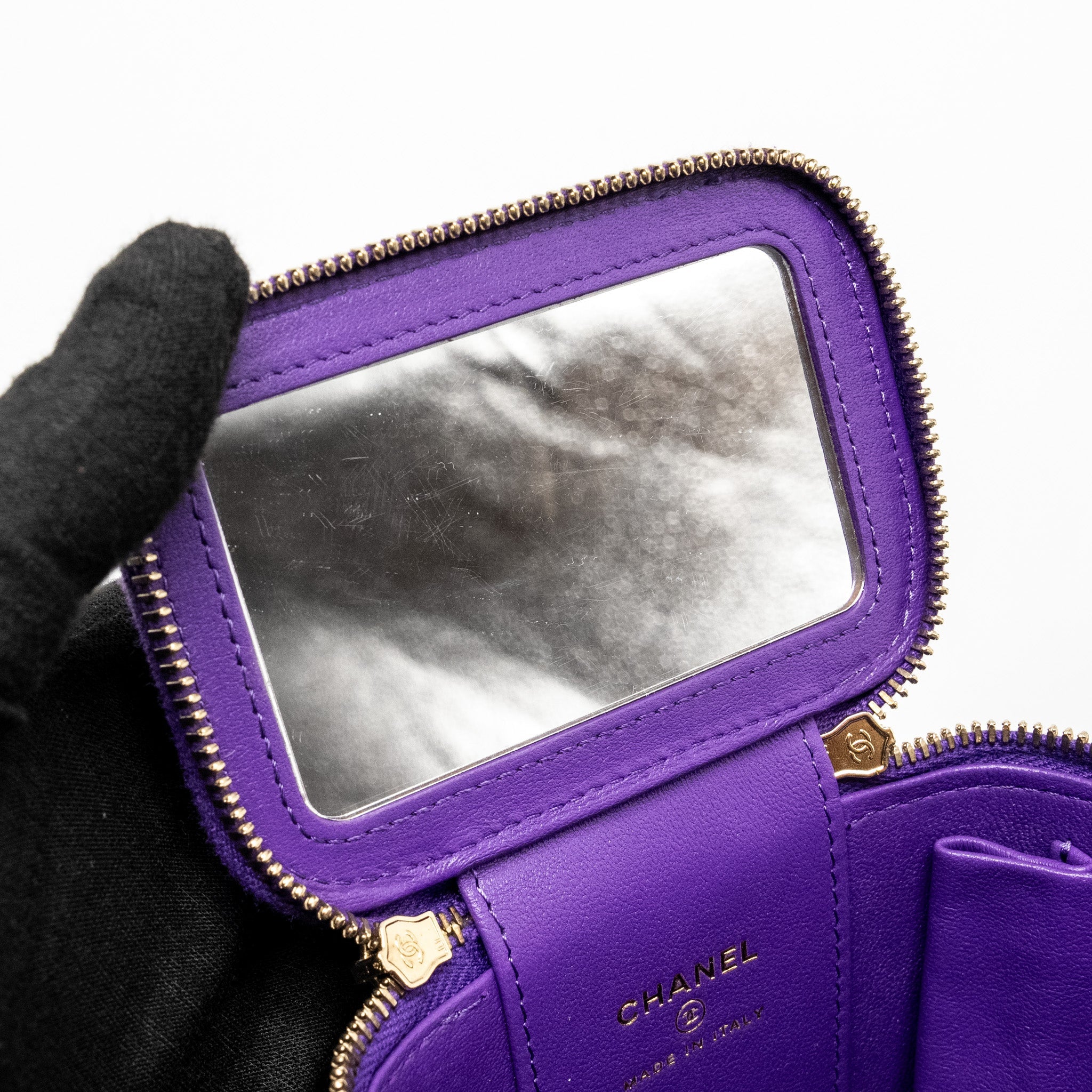 Chanel 22A Mini Vanity Case Lambskin Purple L (Microchip)
