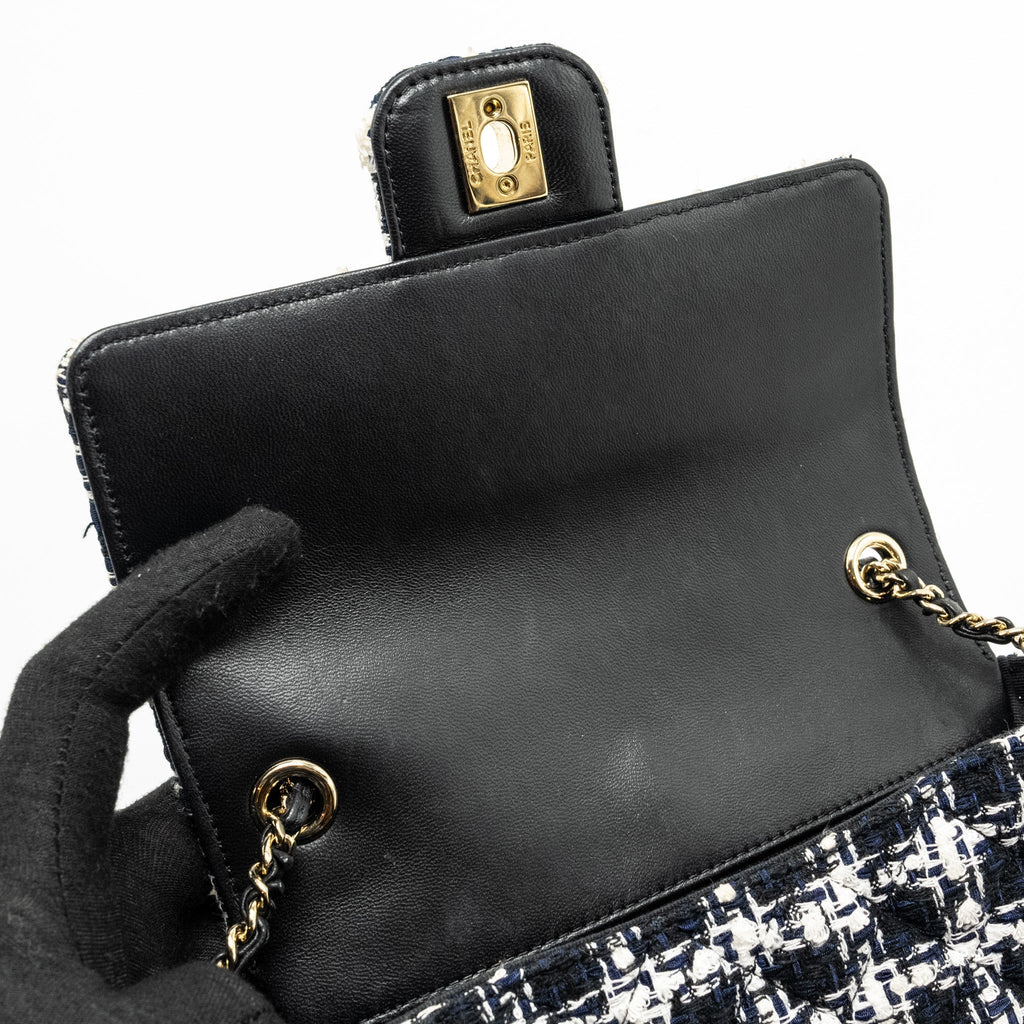 Chanel Mini Flap Bag with Detailed Chain Tweed Black/White L (Microchip)