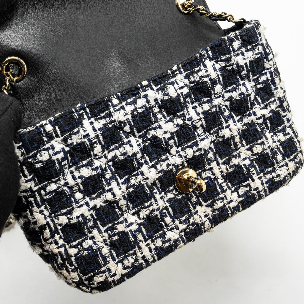 Chanel Mini Flap Bag with Detailed Chain Tweed Black/White L (Microchip)