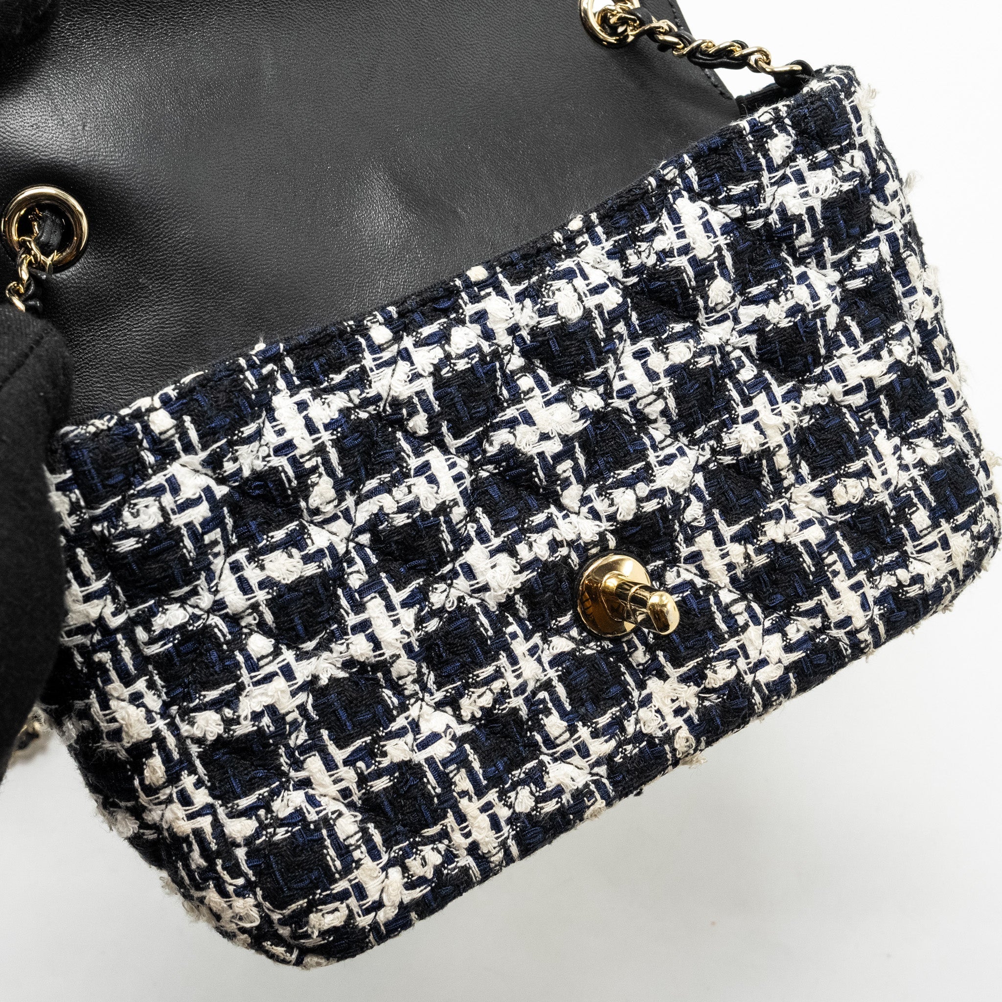 Chanel Mini Flap Bag with Detailed Chain Tweed Black/White L (Microchip)