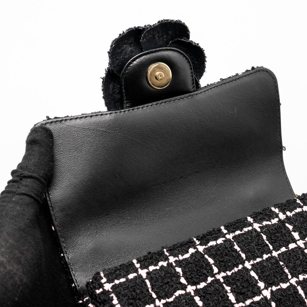 Chanel 23K Flower Bomb Mini Rectangular Flap Bag Tweed Black / Pink L (Microchip)