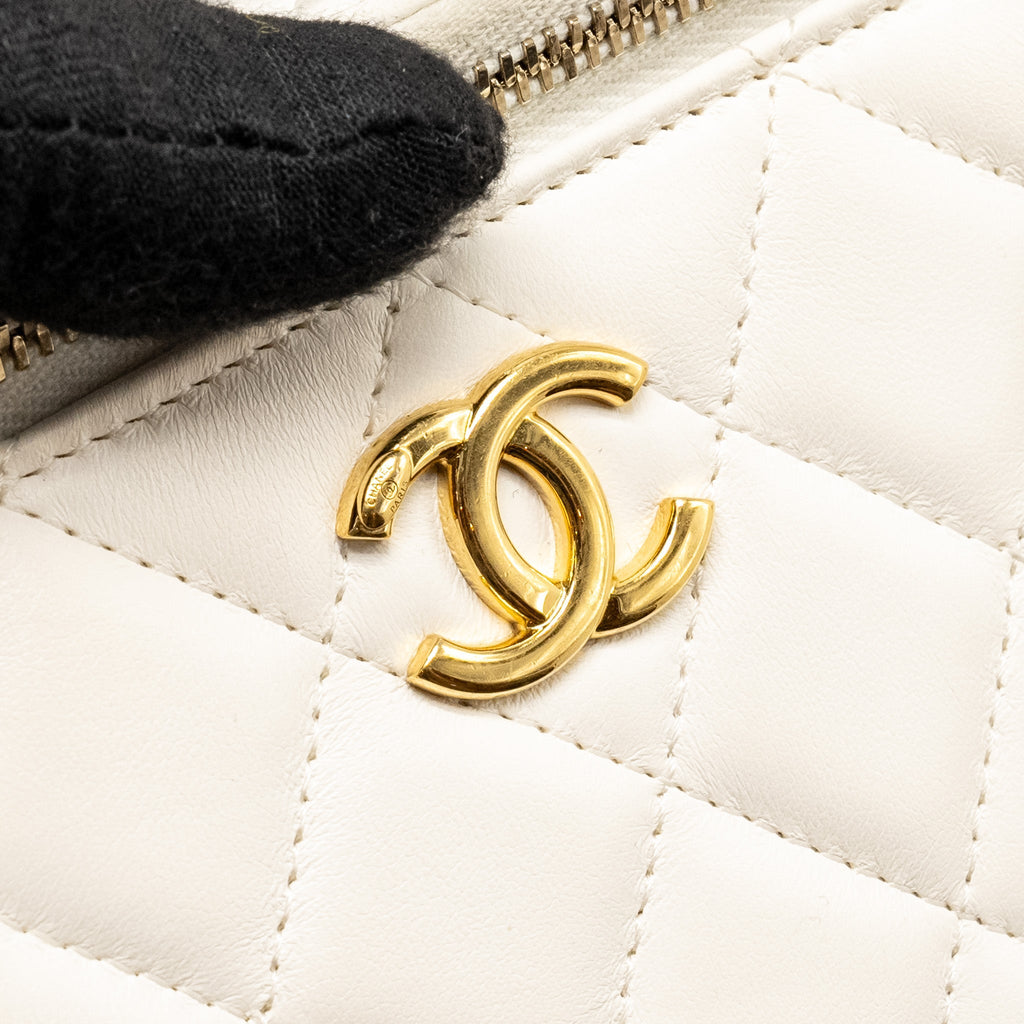 Chanel Letter/ CC Logo Chain Long Vanity Case Lambskin White  (Microchip)
