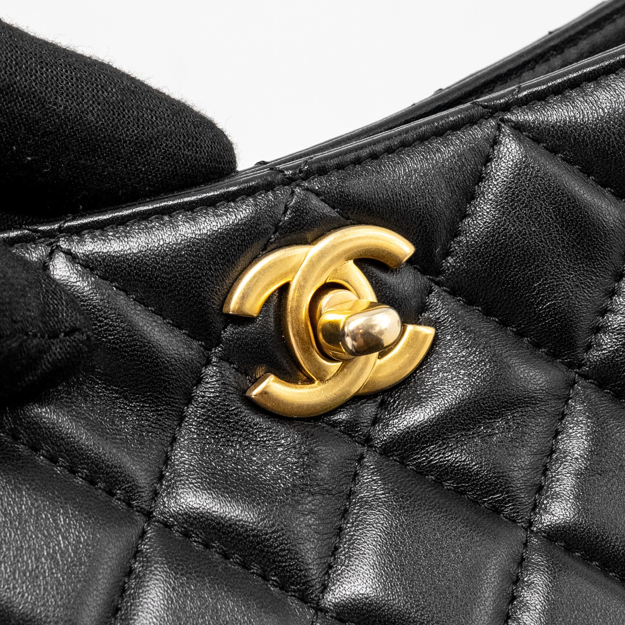 Chanel 22B Pearl Crush Hobo Bag Lambskin BLACK  (Microchip)