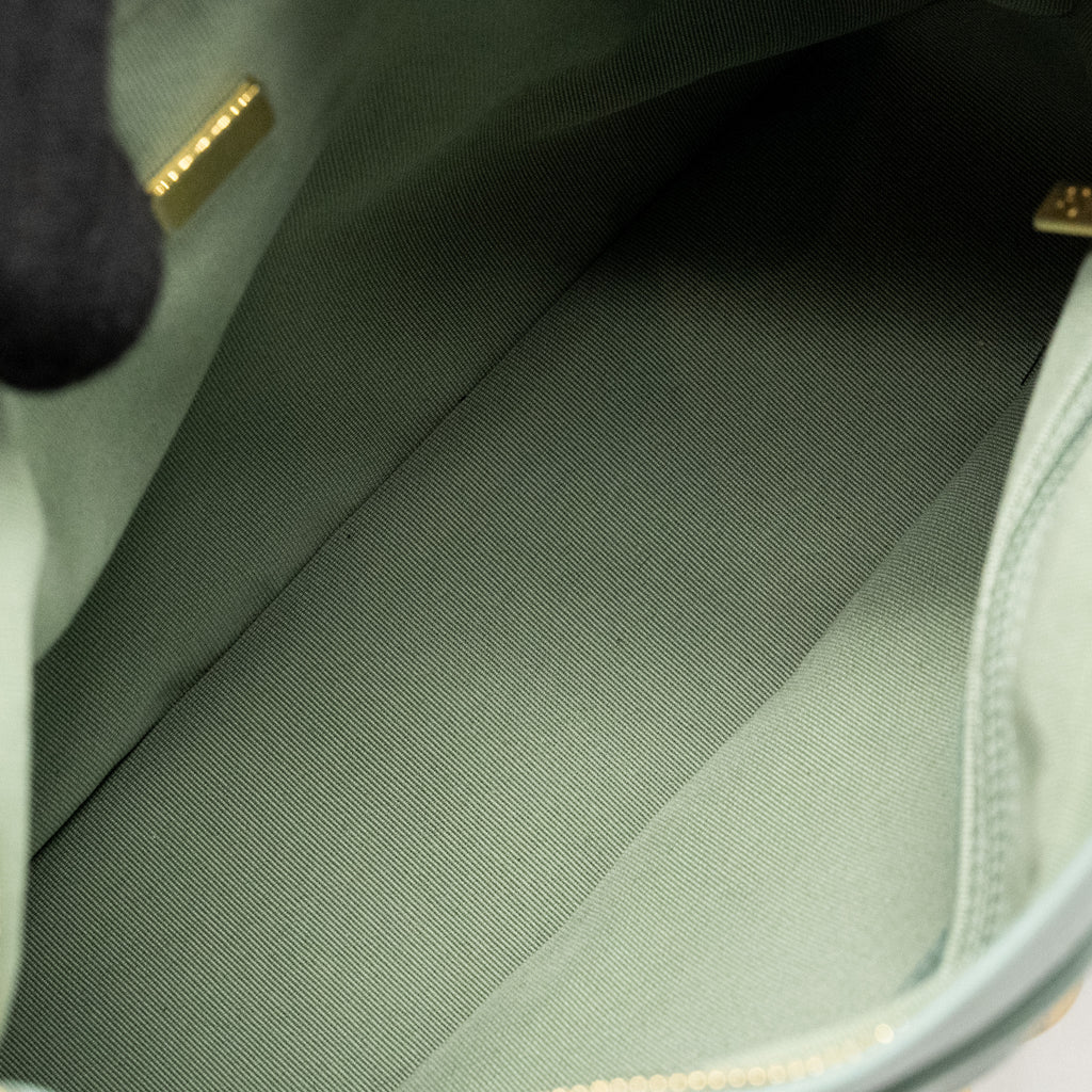 Chanel 22C Hobo bag with Giant Chain calfskin Green  (microchip)