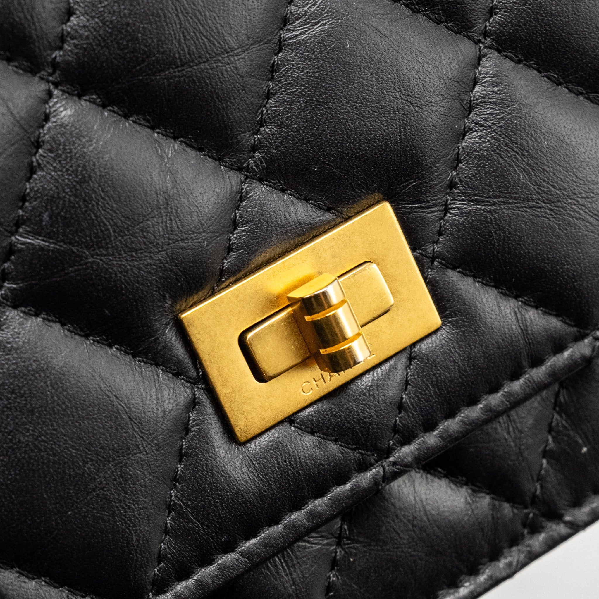 CHANEL Mini 2.55 Reissue Wallet On Chain Aged Calfskin Black  (Microchip)