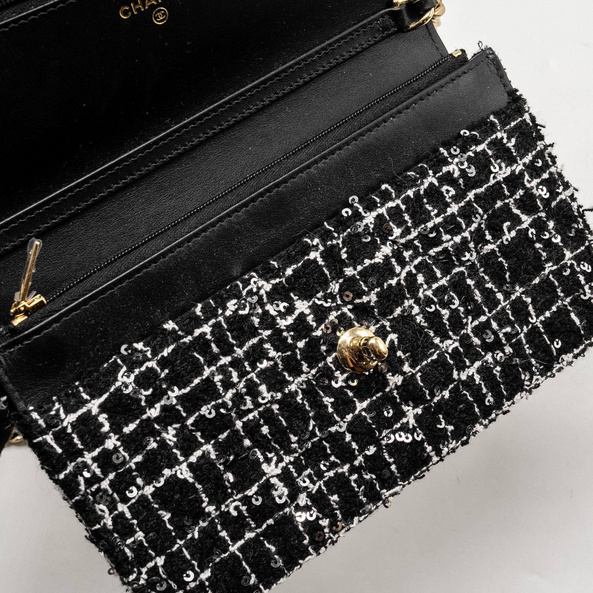 Chanel 24p Detail Chains Wallet On Chain Tweed/Sequins Black/White L (Microchip)