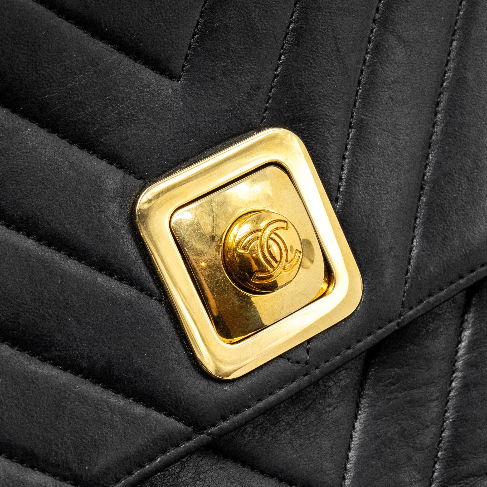 Chanel Vintage chevron flap bag lambskin black