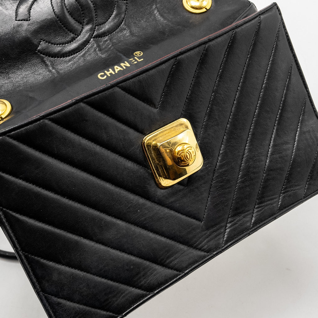 Chanel Vintage chevron flap bag lambskin black