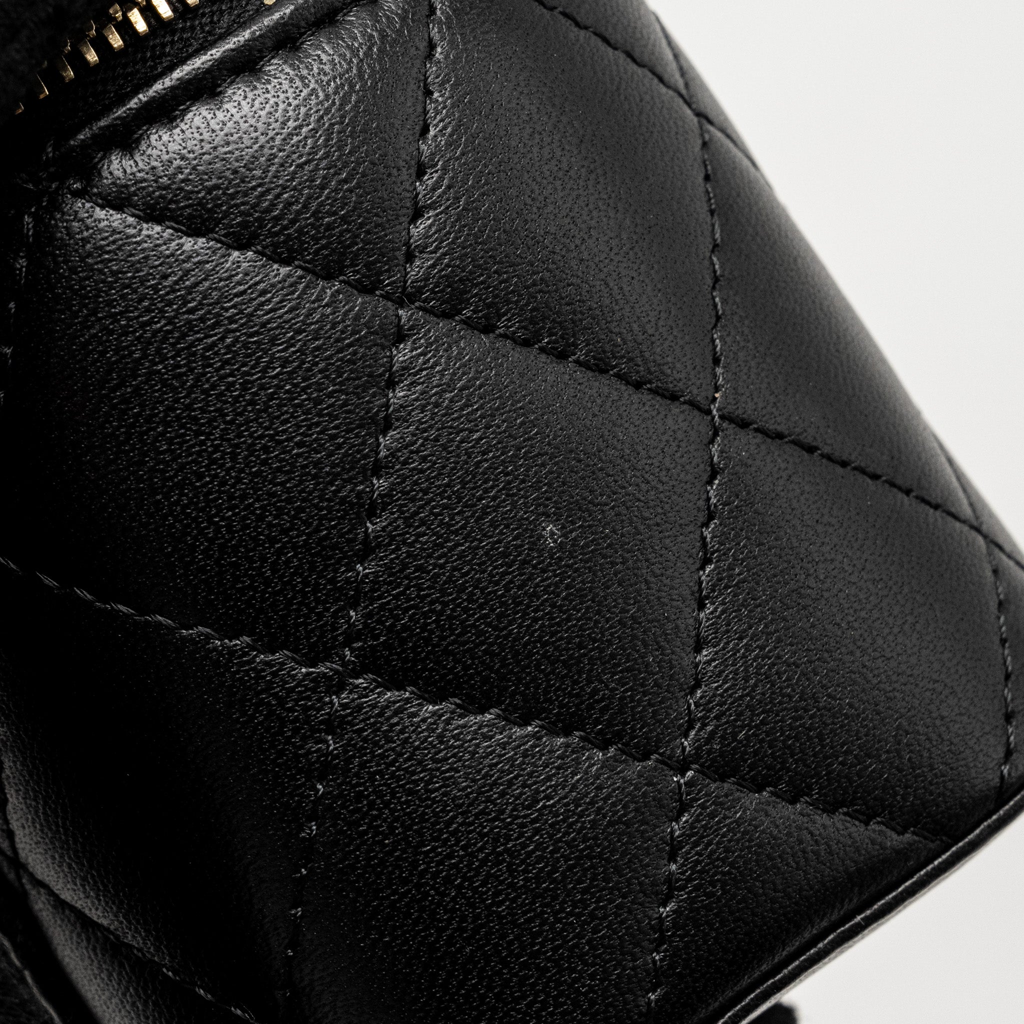 Chanel Pearl Crush Mini Vanity Case Lambskin Black