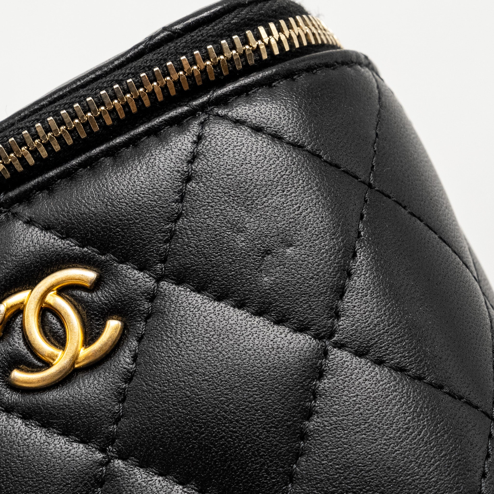 Chanel Pearl Crush Mini Vanity Case Lambskin Black