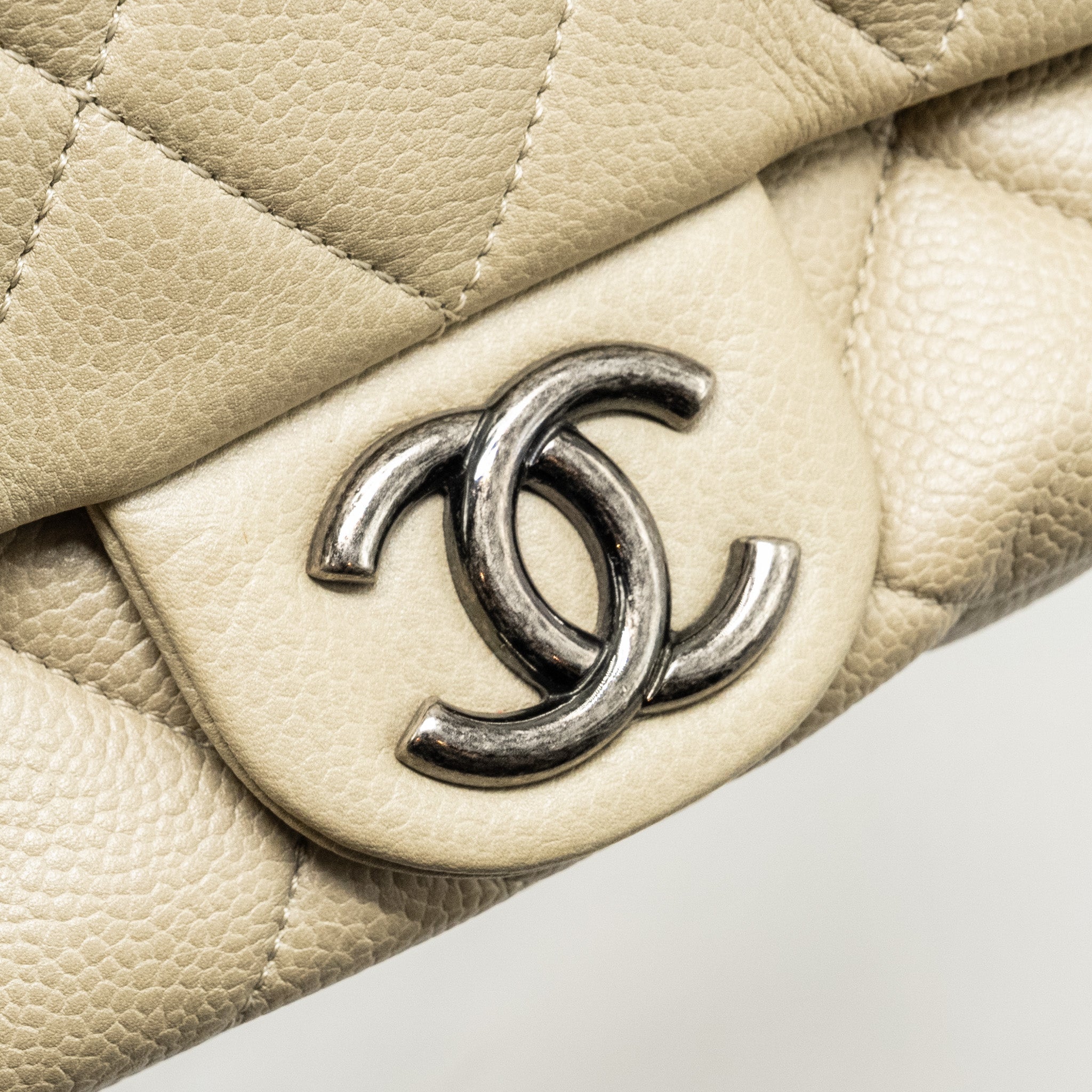 Chanel quilted flap shoulder bag caviar light beige ruthenium