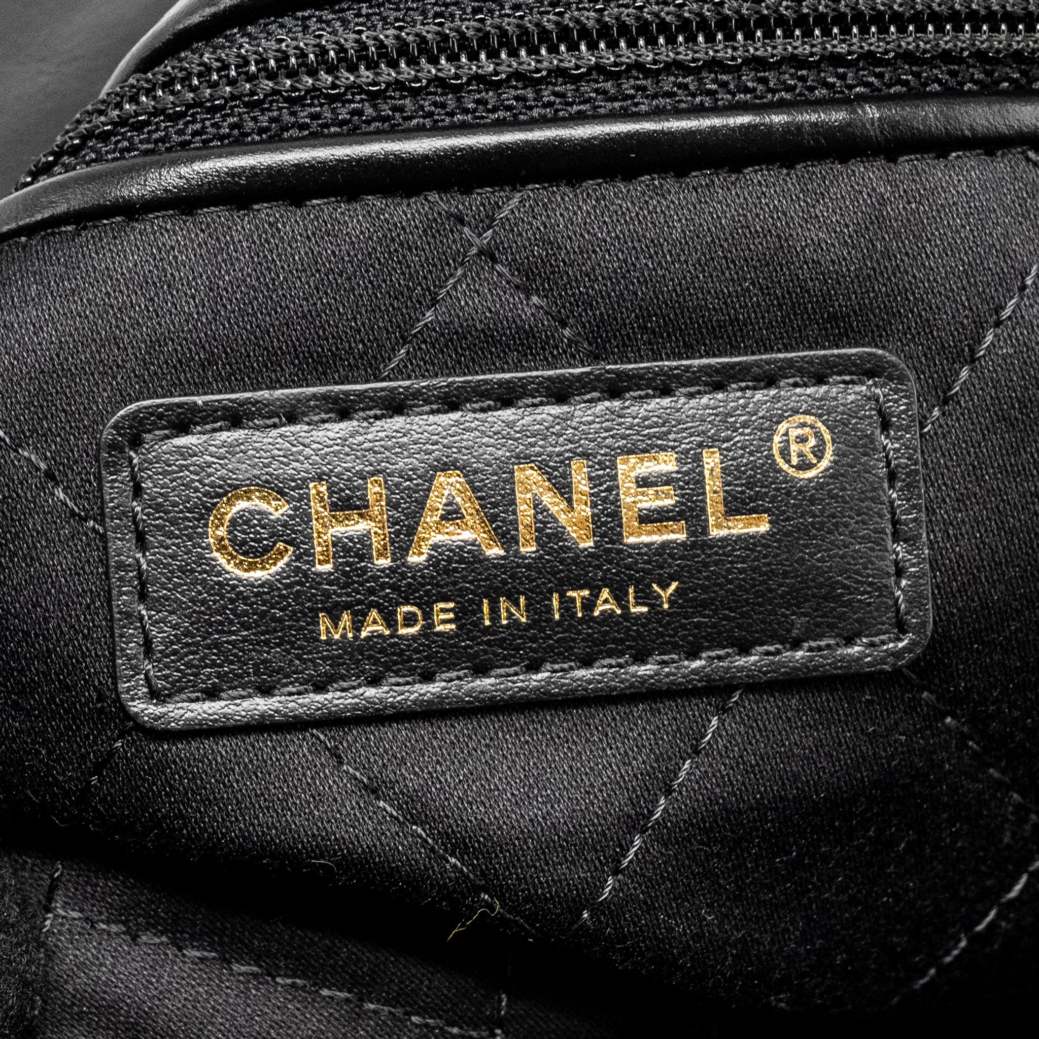 CHANEL Medium 22 Bag Gold Letter Shiny Calfskin Black  (Microchip)