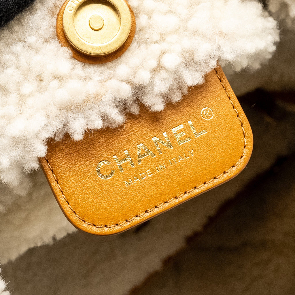 Chanel Medium 22 bag Quilted Shearling Suede Camel  (microchip)