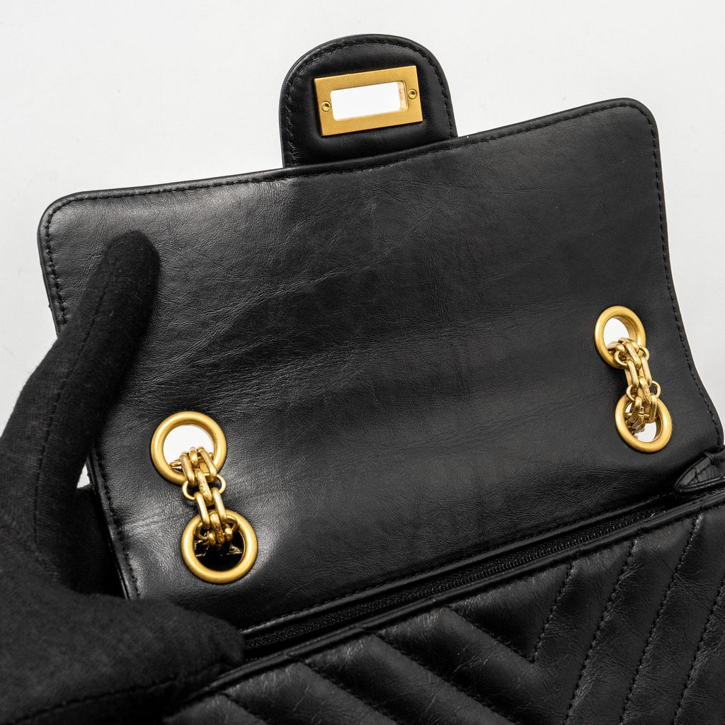 Chanel Mini 2.55 Reissue Chevron Calfskin BLACK  (Microchip)