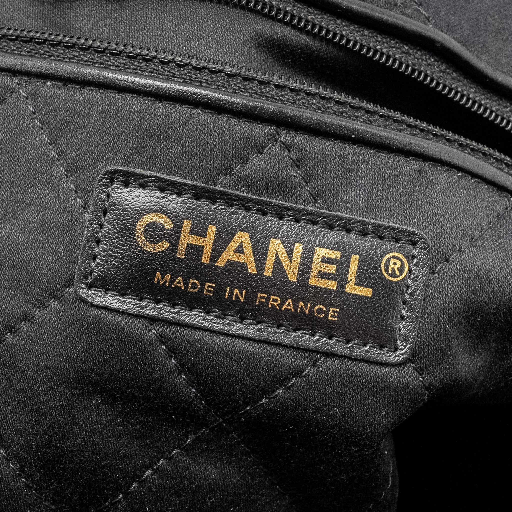 Chanel Medium 22 Bag Shiny Calfskin BLACK  (Microchip)