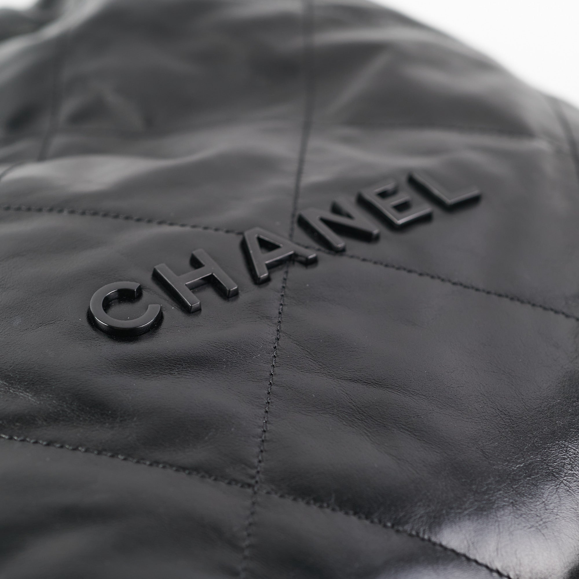 Chanel 22 Handbag Medium So Black (Microshipped)