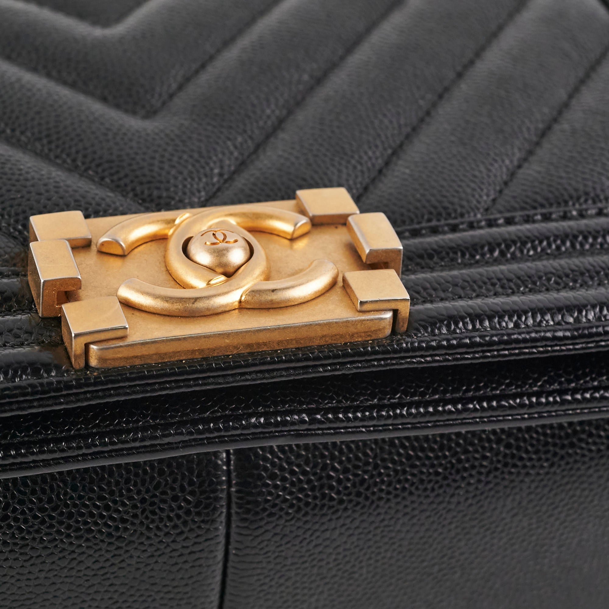 Chanel Old Medium Boy Chevron Caviar Black