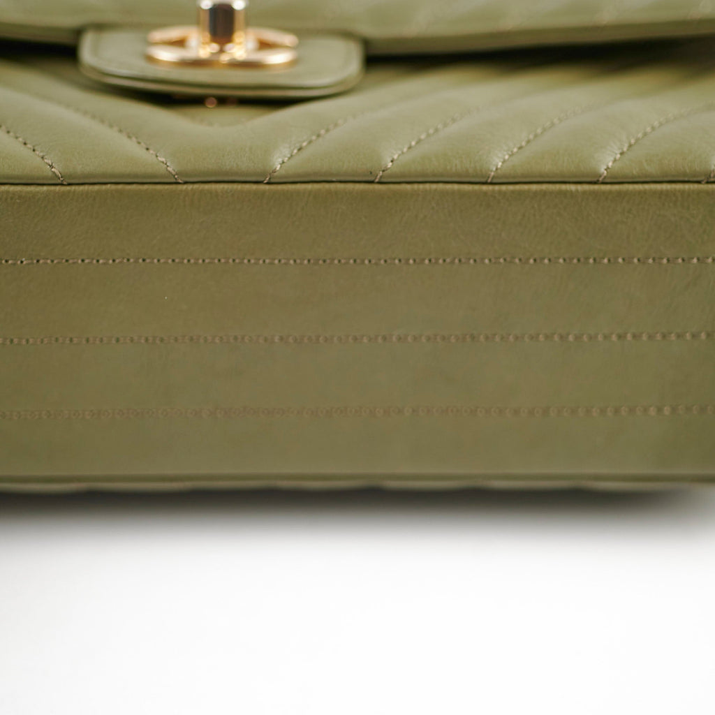 Chanel Chevron M/L Classic Flap Khaki22394 Chanel Chevron M/L Classic Flap Khaki