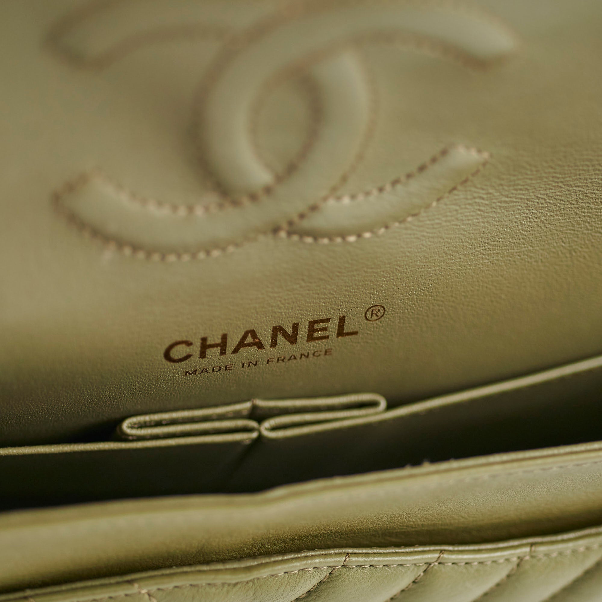 Chanel Chevron M/L Classic Flap Khaki22394 Chanel Chevron M/L Classic Flap Khaki