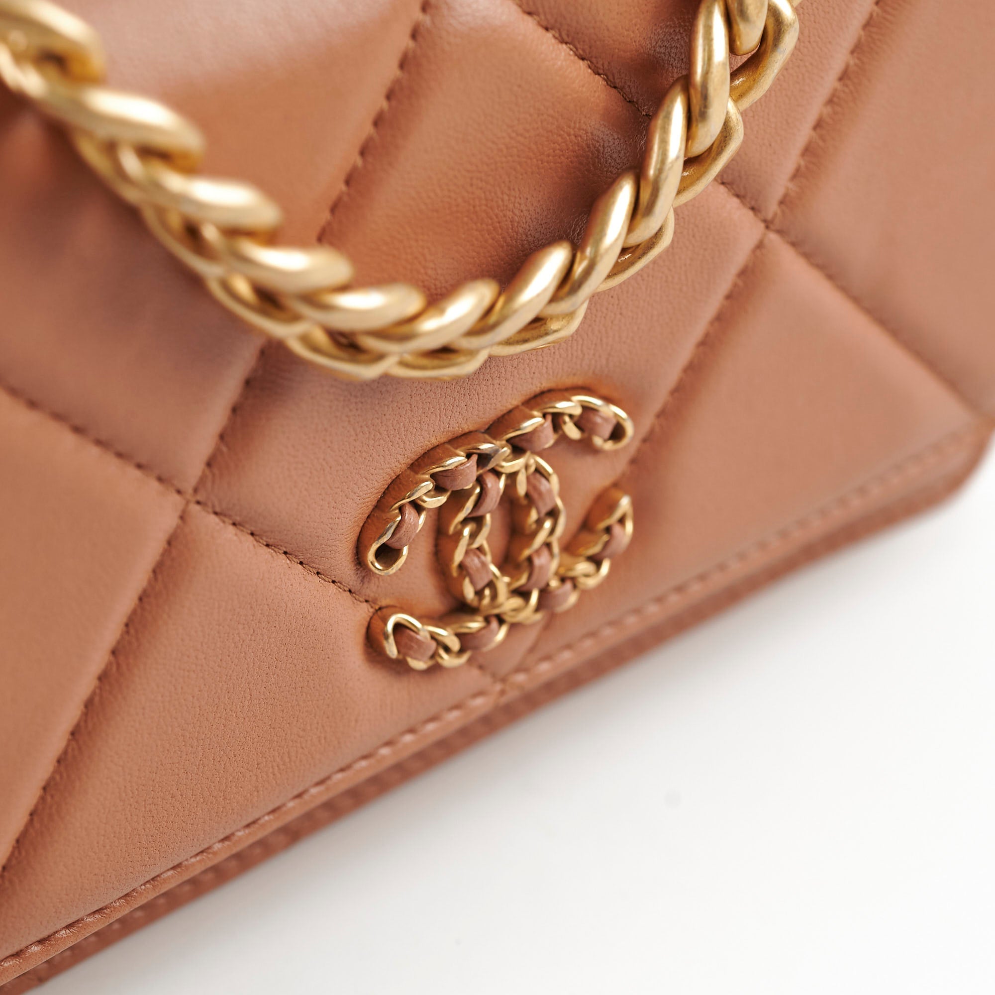 Chanel 19 Wallet On Chain WOC Caramel