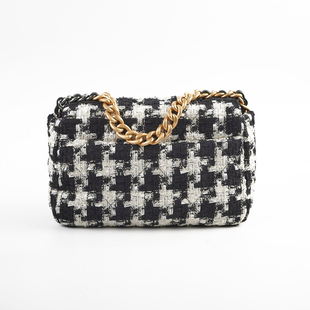 Chanel 19 Tweed Medium 2020