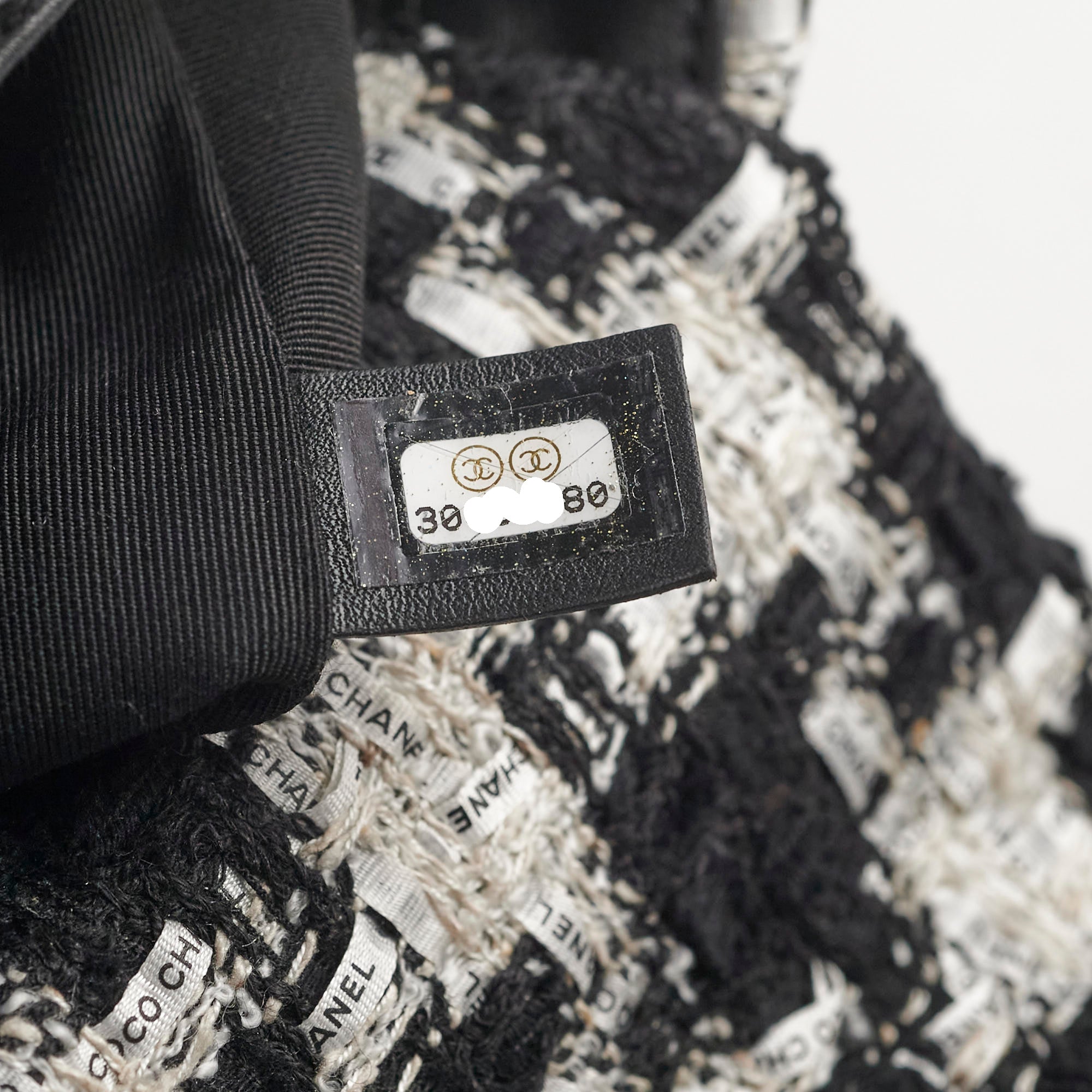 Chanel 19 Tweed Medium 2020