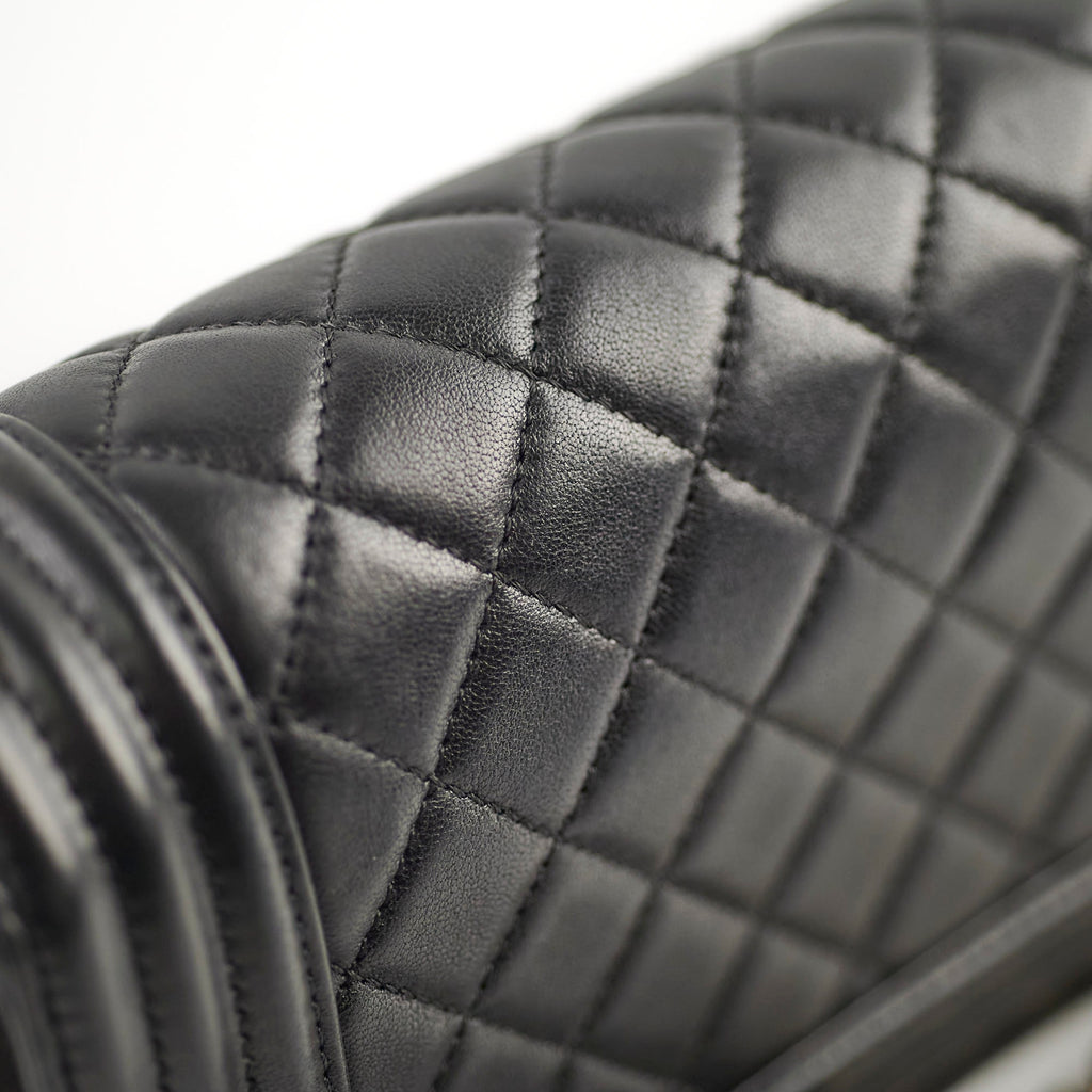 Chanel Small Boy Lambskin Black - 23 Series