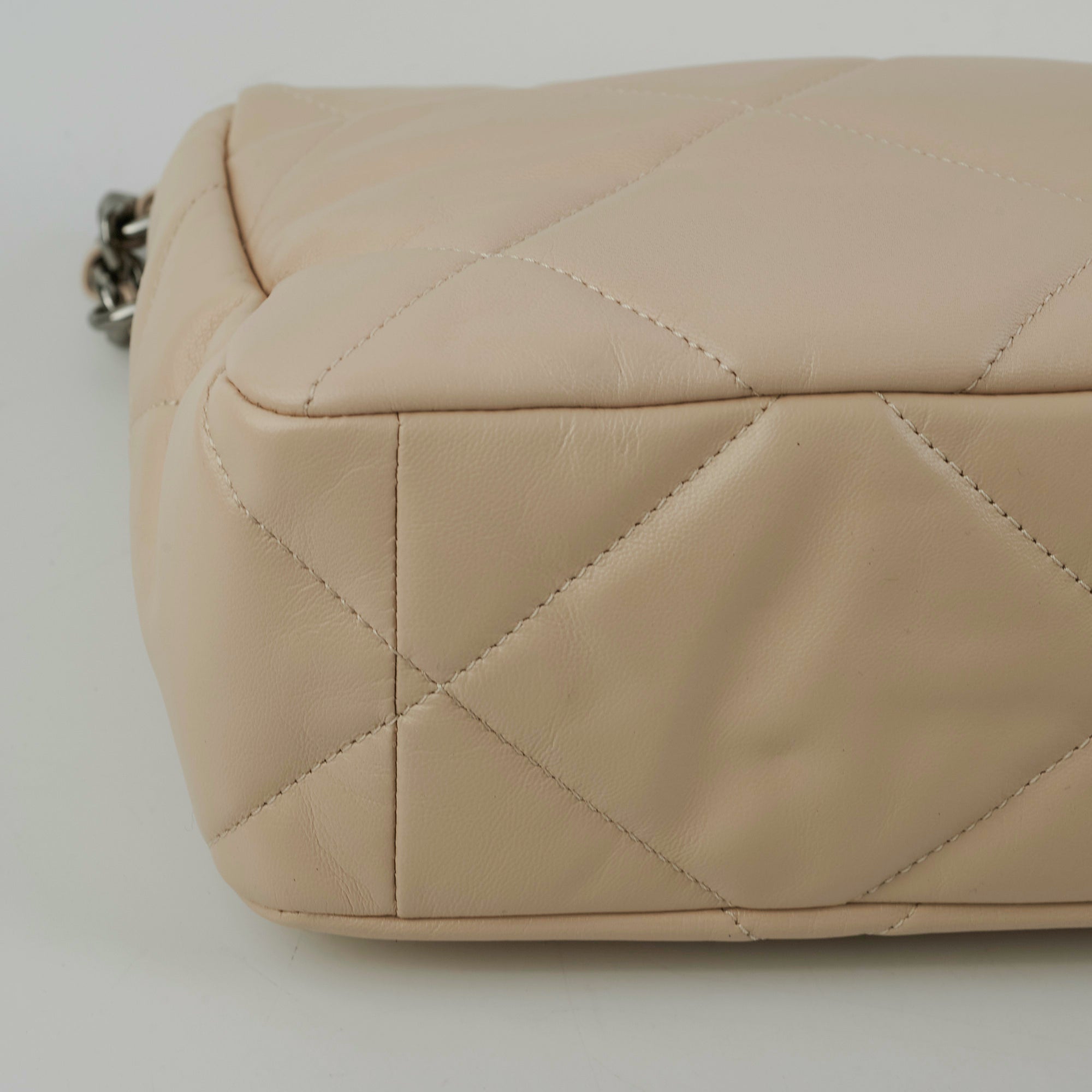 Chanel Medium/Large 19 Beige