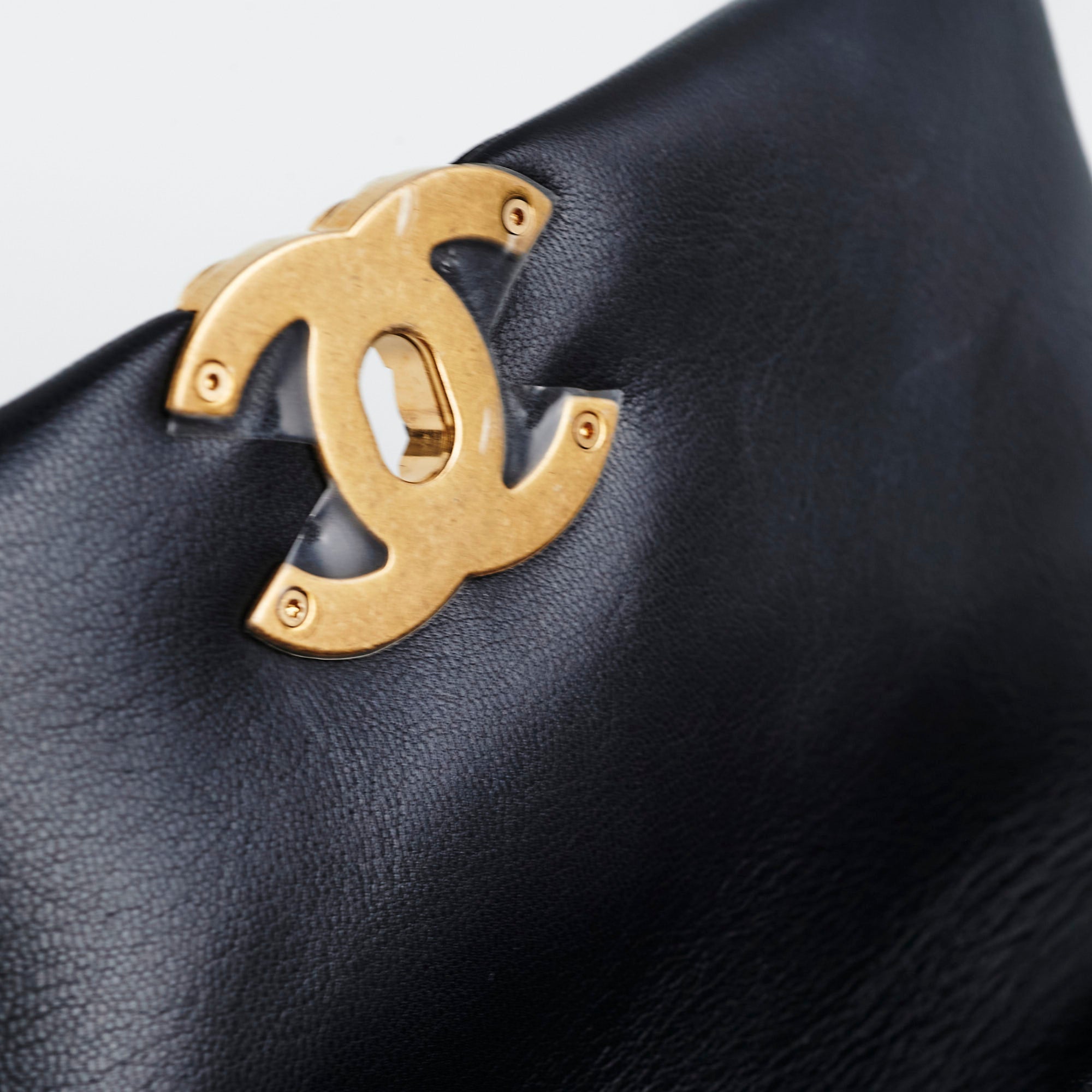 Chanel 19 Small Black