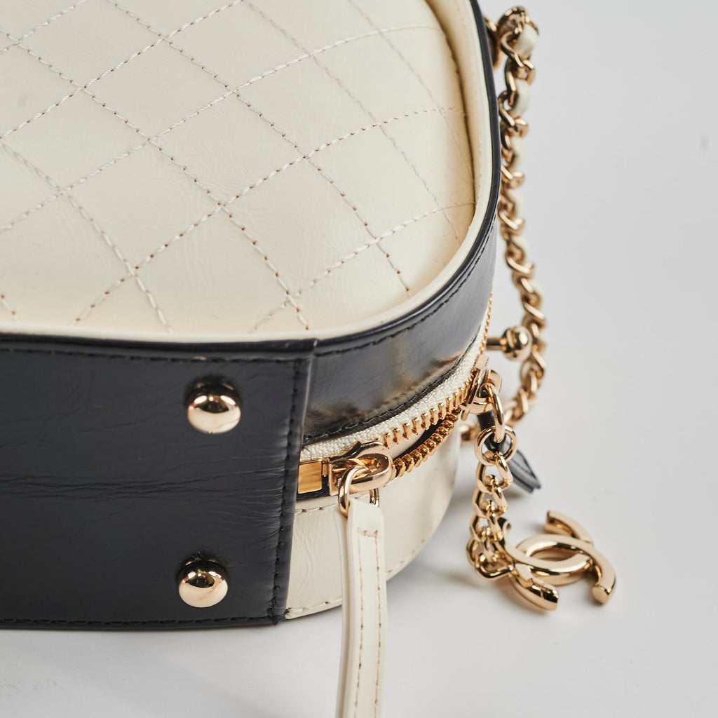 Chanel Round Vanity Case Black/White