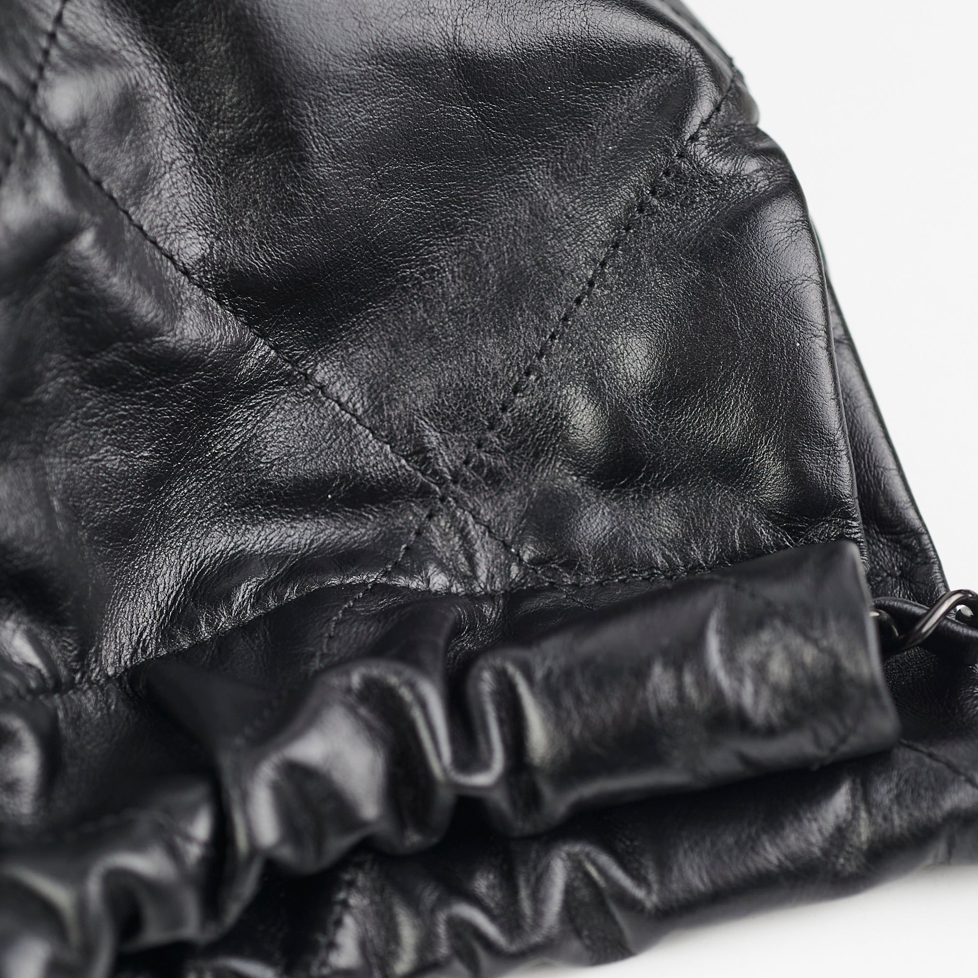HOLD CV Chanel 22 So Black Medium Calfskin Handbag