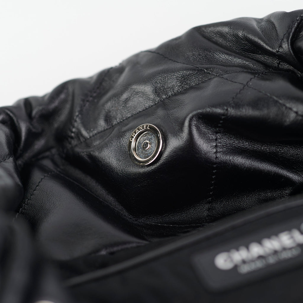 HOLD CV Chanel 22 So Black Medium Calfskin Handbag