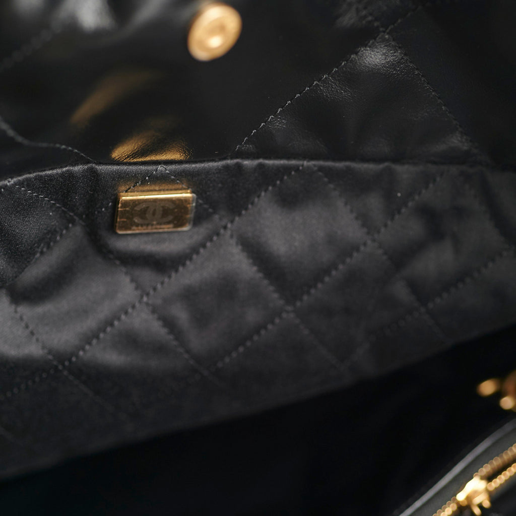 Chanel 22 Small Calfskin Black