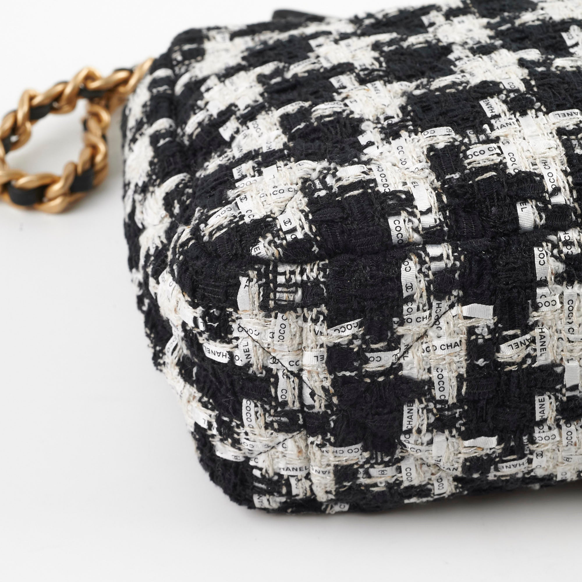 Chanel 19 Tweed Medium/Large 2020