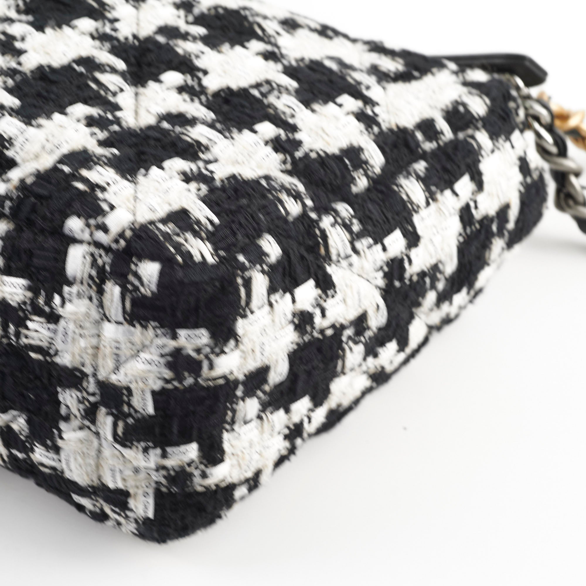 Chanel 19 Tweed Medium/Large 2020