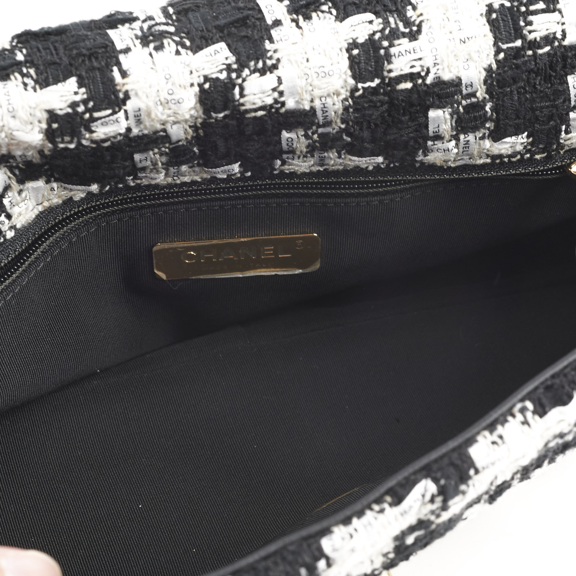 Chanel 19 Tweed Medium/Large 2020