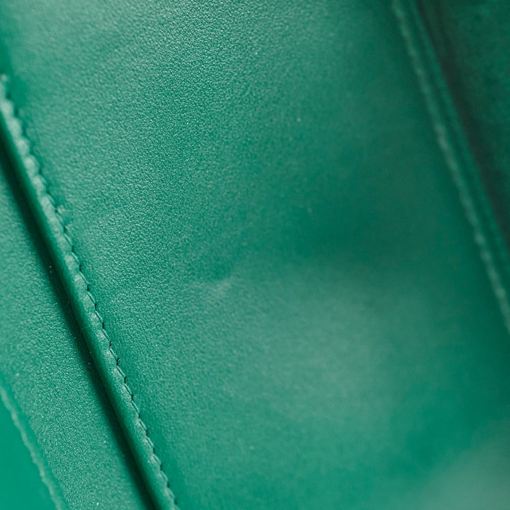 Chanel 18S Caviar Wallet Iridescent Emerald Green