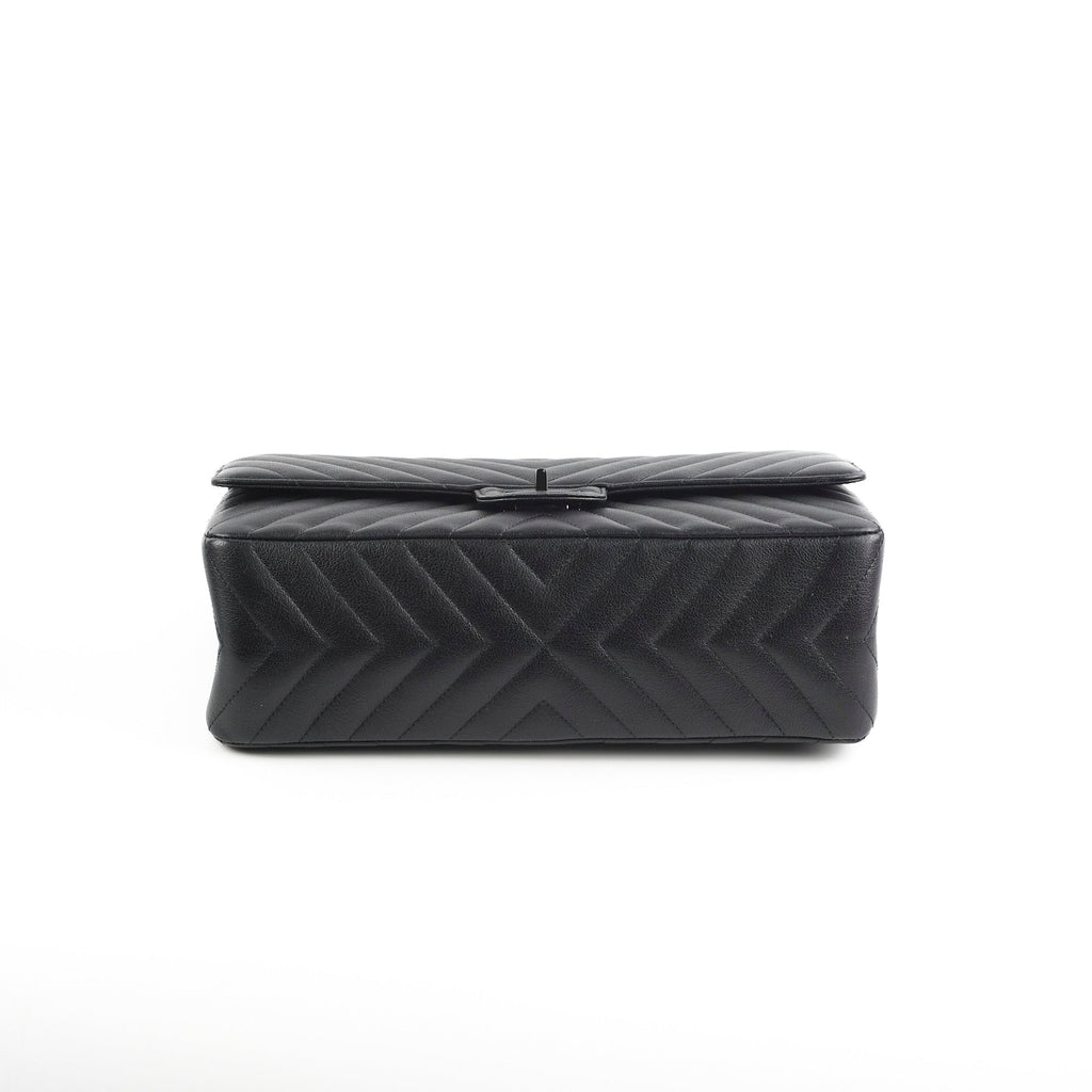 Chanel Reissue 226 So Black