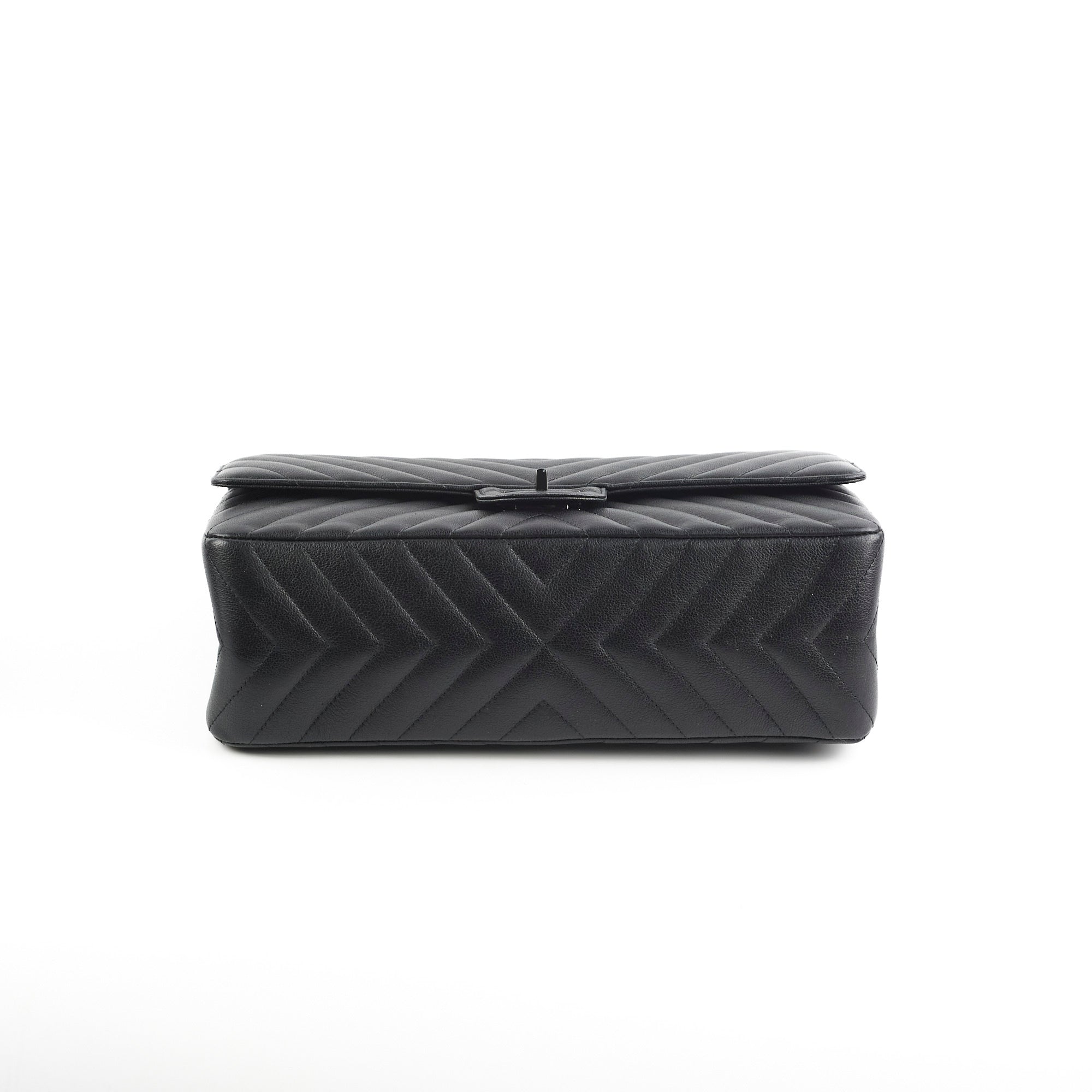 Chanel Reissue 226 So Black