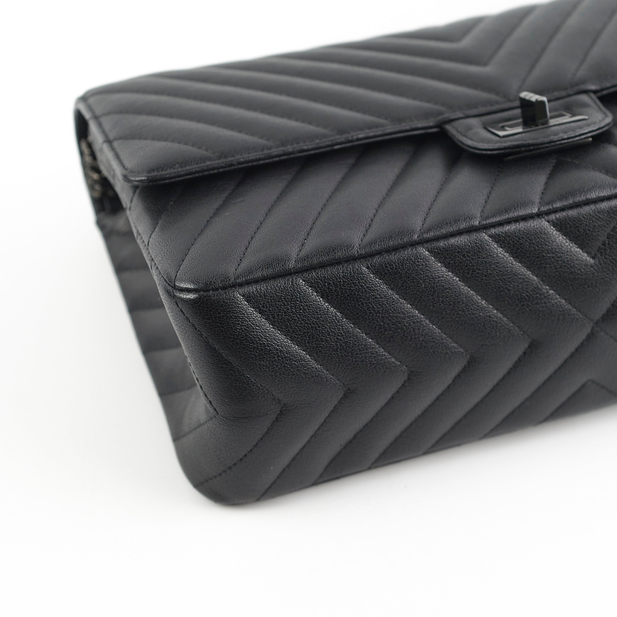 Chanel Reissue 226 So Black