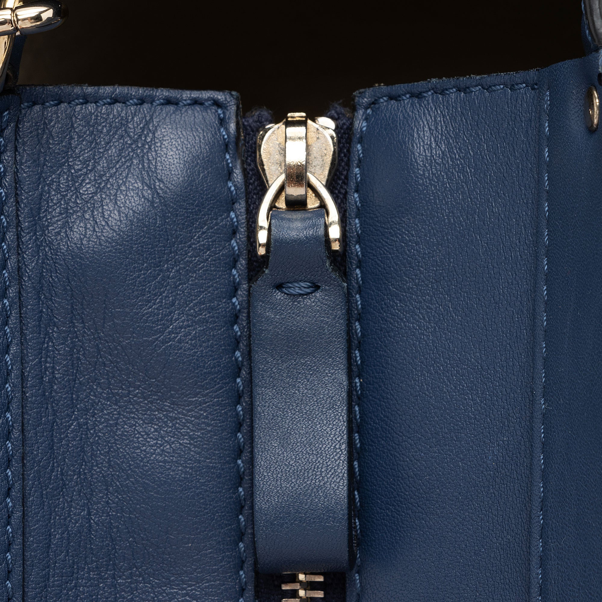 Valentino Calfskin Rockstud Double Handle Small Tote (SHF-WyhIHB)
