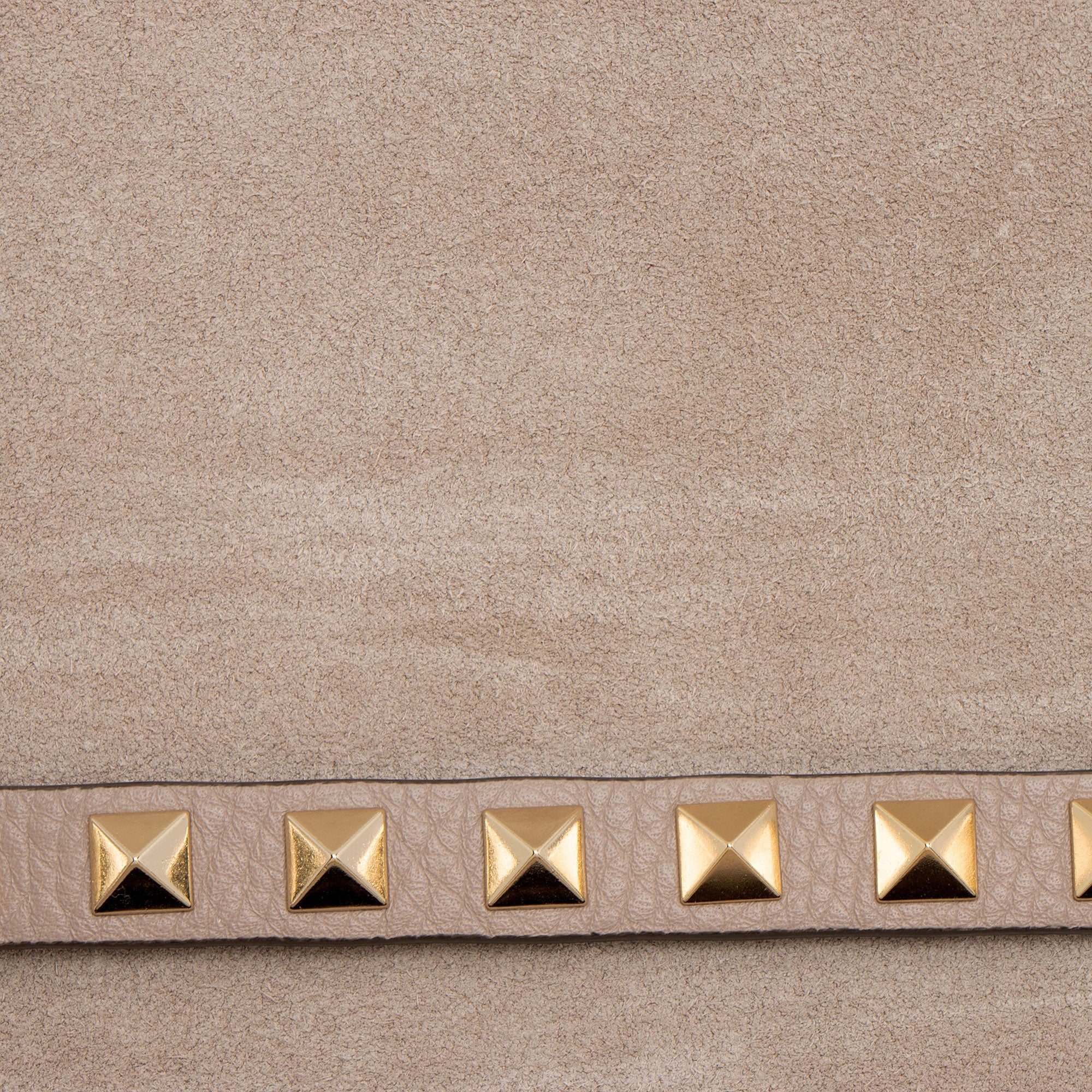 Valentino Grainy Calfskin Rockstud Flap Small Crossbody (SHF-yYGh00)
