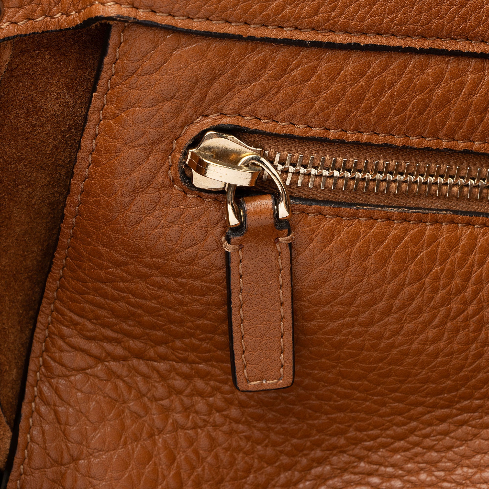 Valentino Grainy Calfskin Rockstud Medium Tote (SHF-EnAOS2)