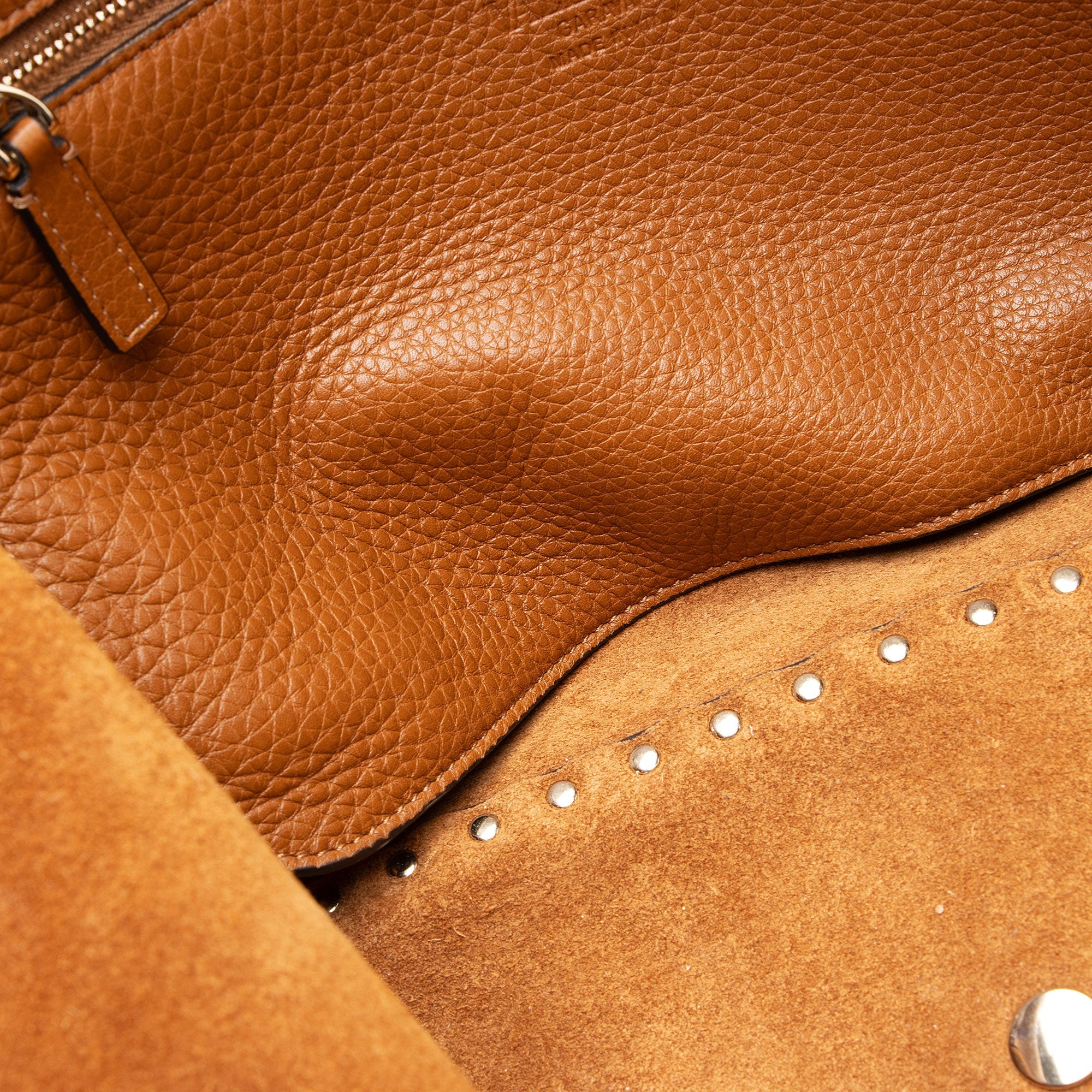 Valentino Grainy Calfskin Rockstud Medium Tote (SHF-EnAOS2)
