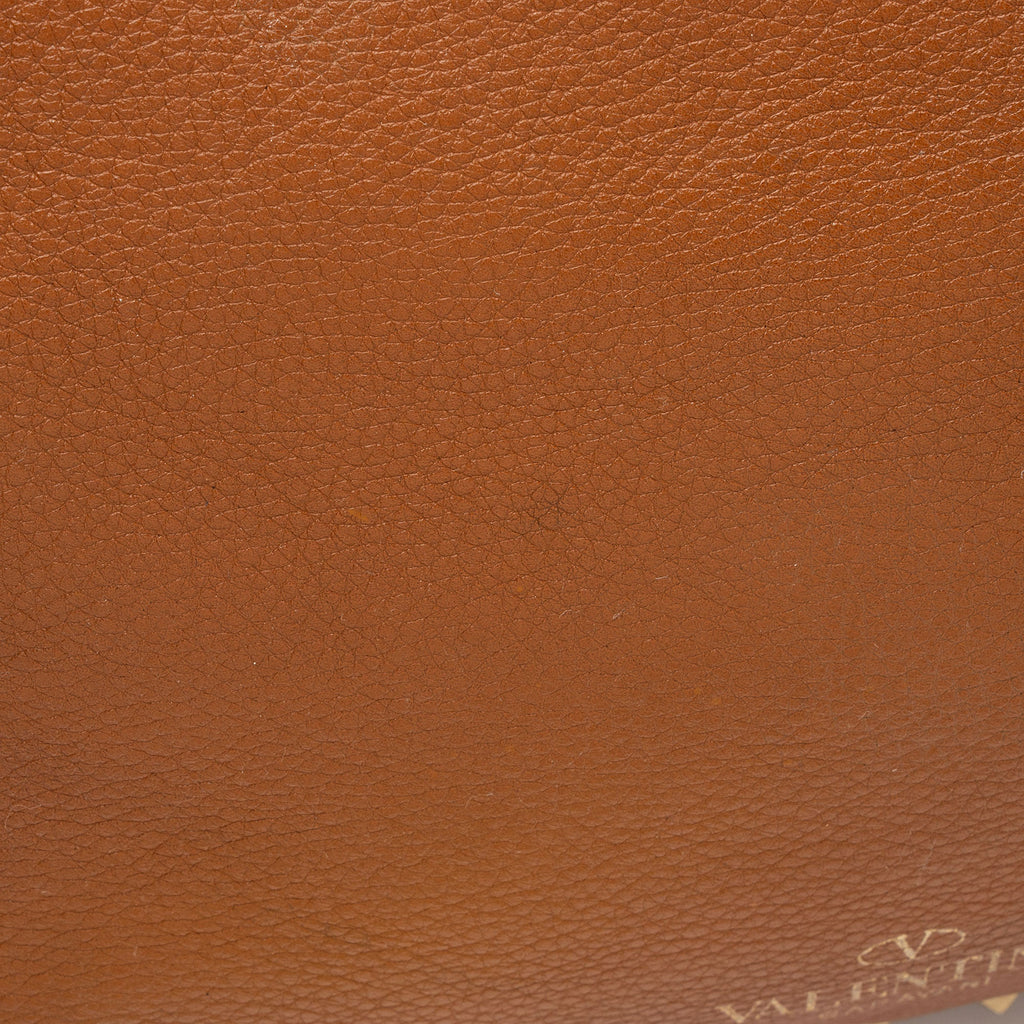 Valentino Grainy Calfskin Rockstud Medium Tote (SHF-7UH6kc)