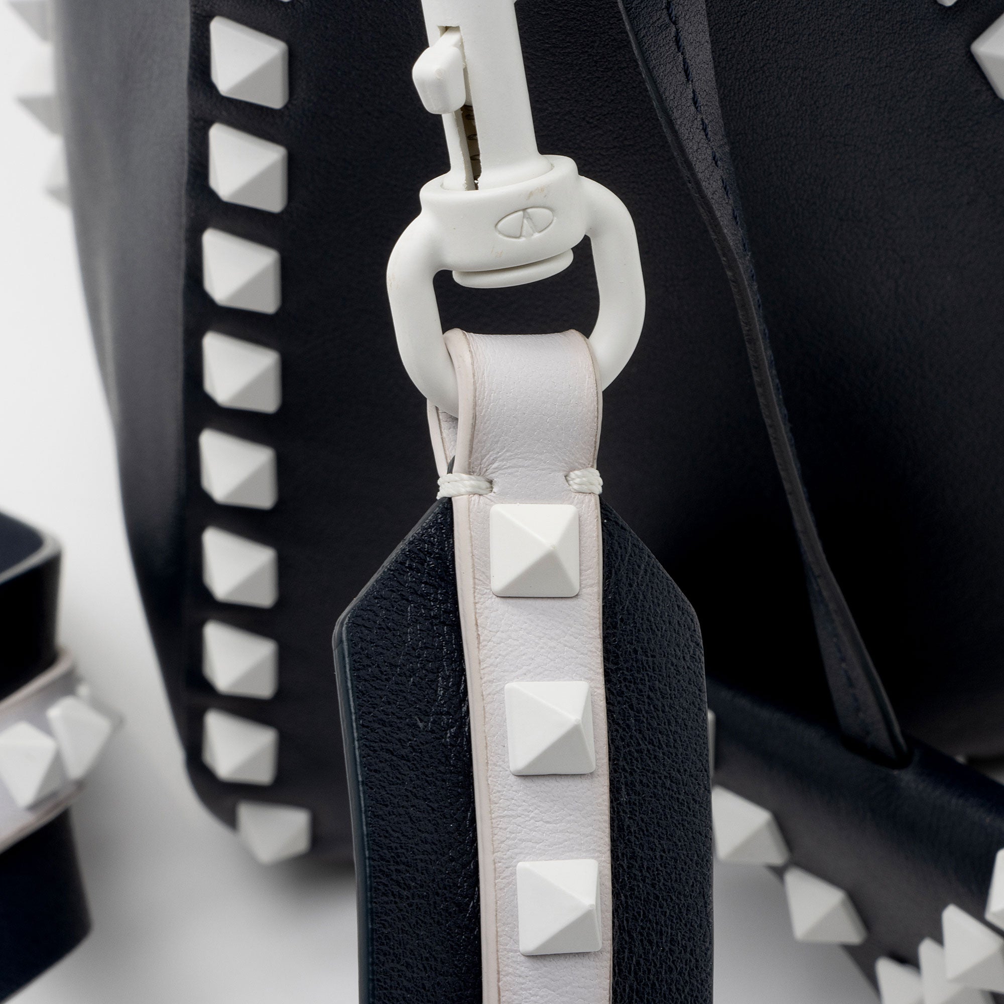 Valentino Lambskin Colorblock Rockstud Top Handle (SHF-IpHYts)