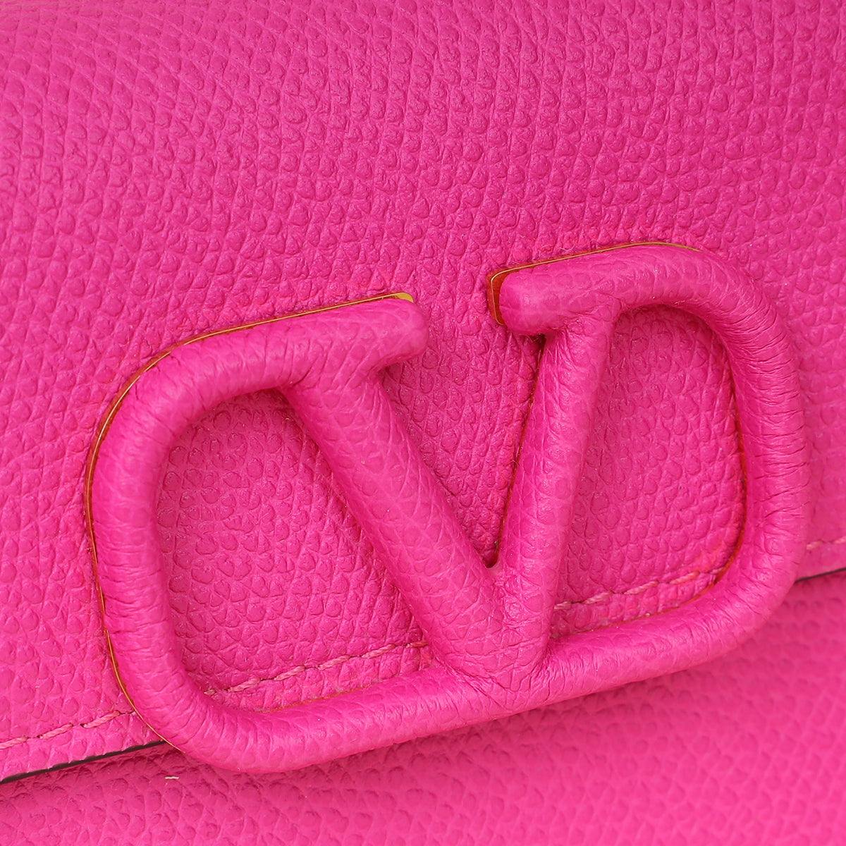 Valentino Fuchsia VLogo Signature Wallet on Chain