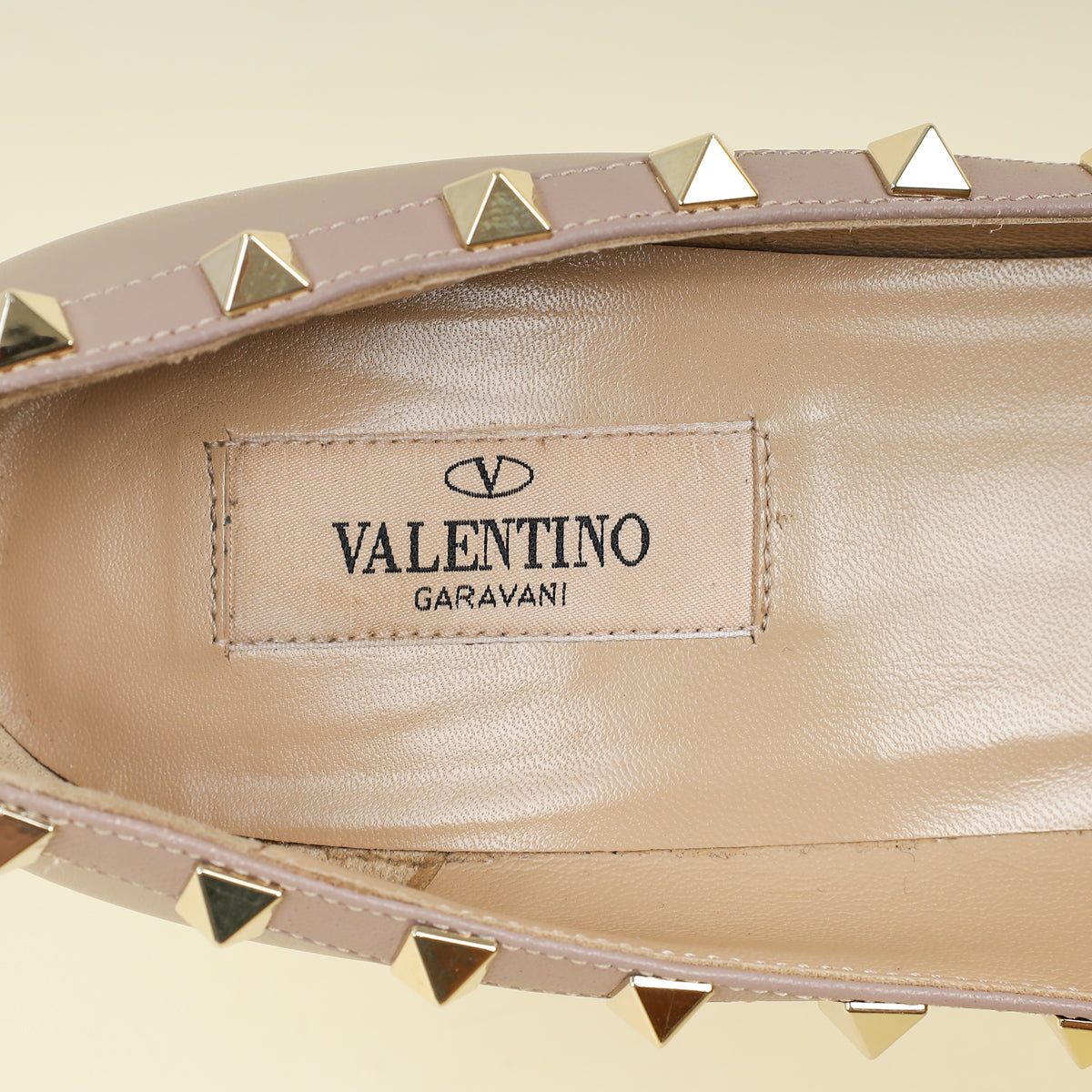 Valentino Poudre Rockstud Pump 39