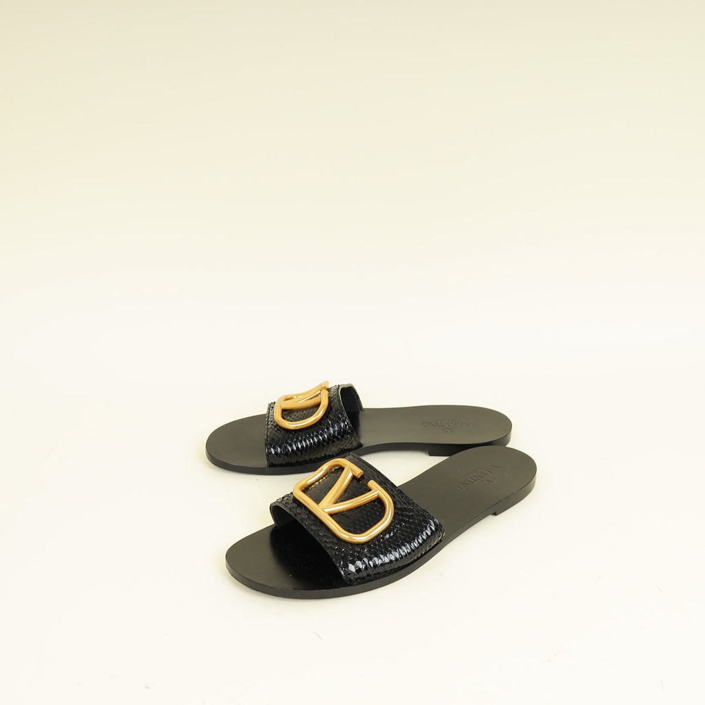 Valentino Black VLogo Slides 37