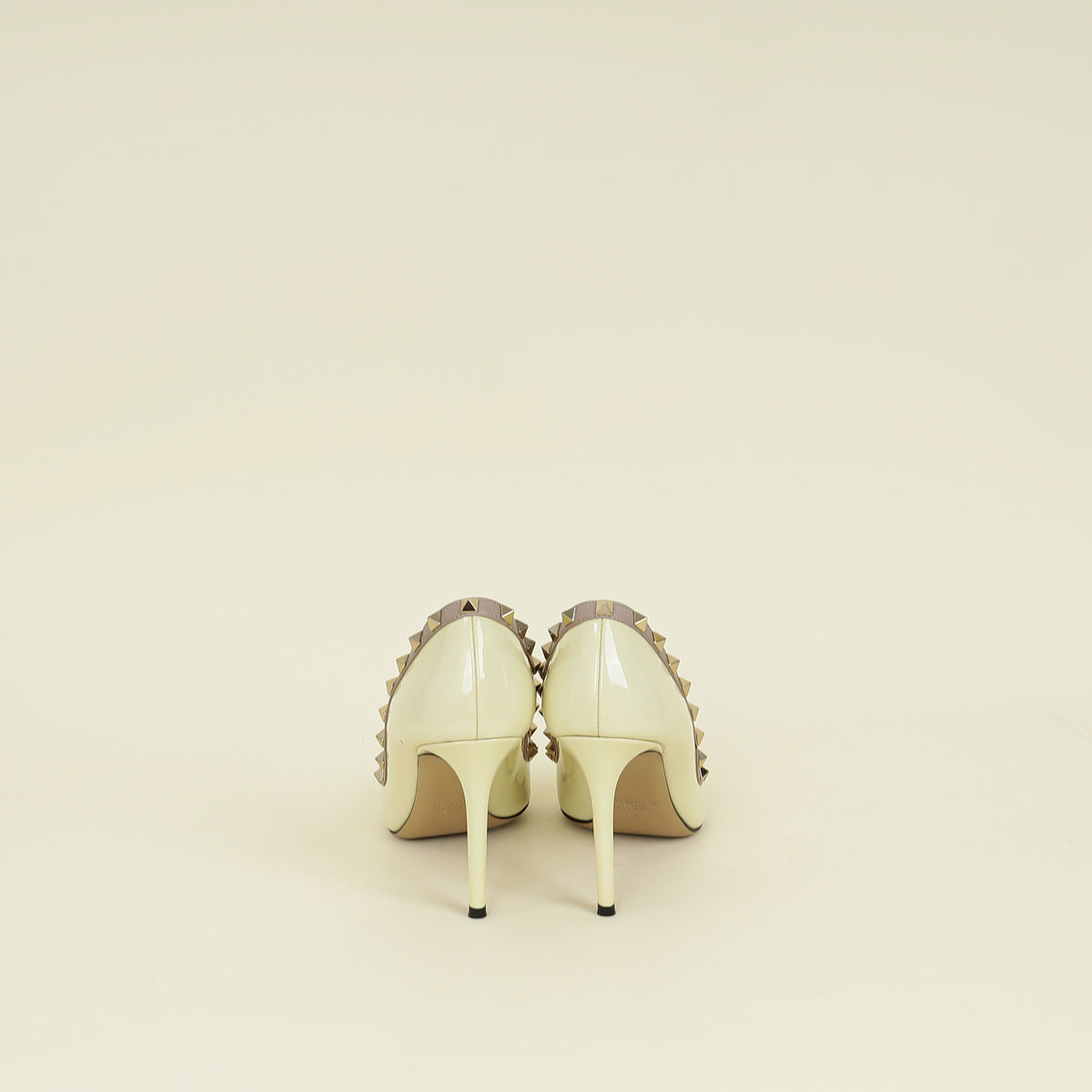 Valentino Cream Rockstud Pump 39